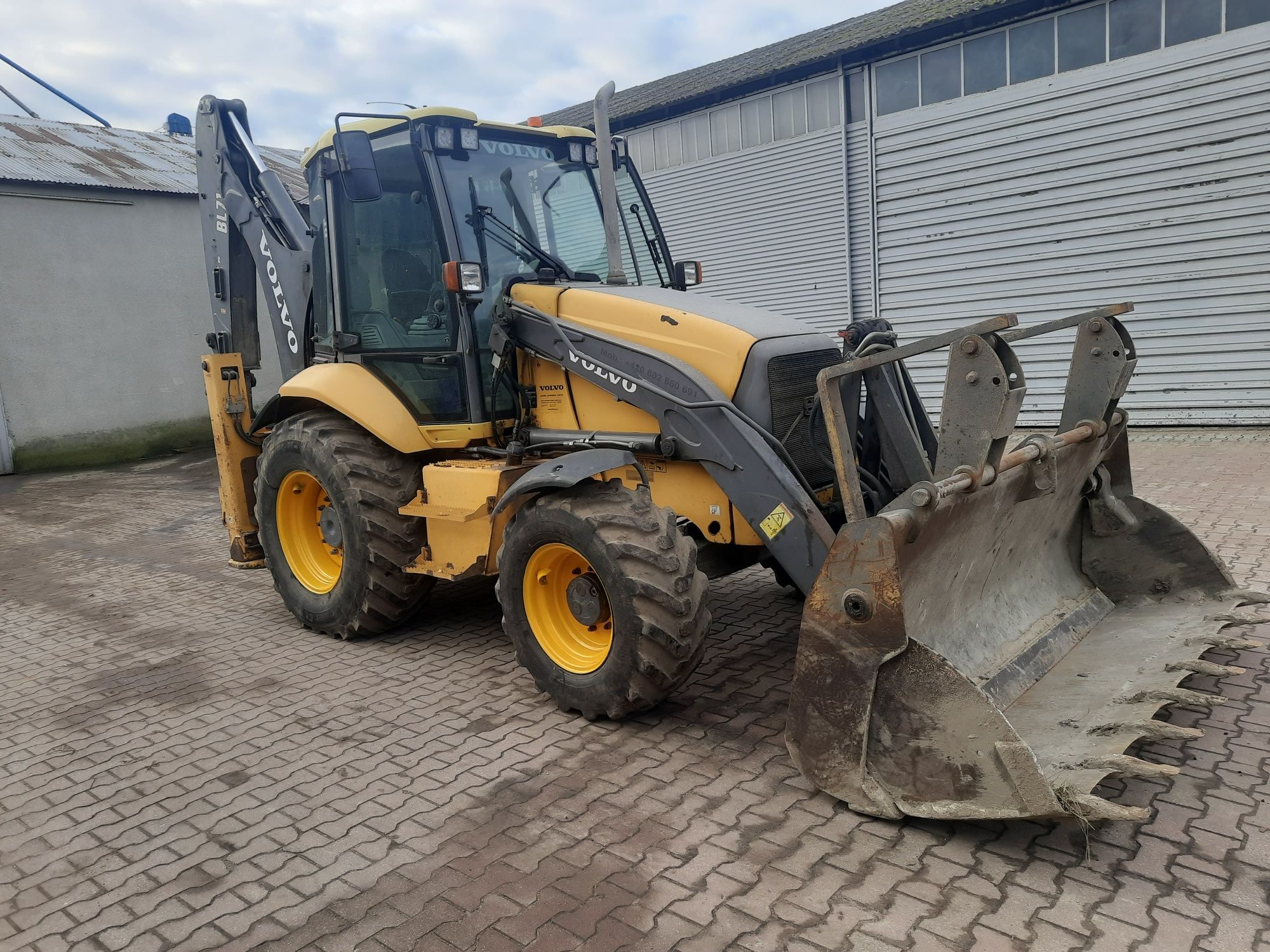 Volvo bl 71 koparko ładowarka Cat terex jcb case new Holland hidromek