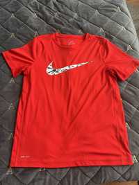 Футботка Nike червона