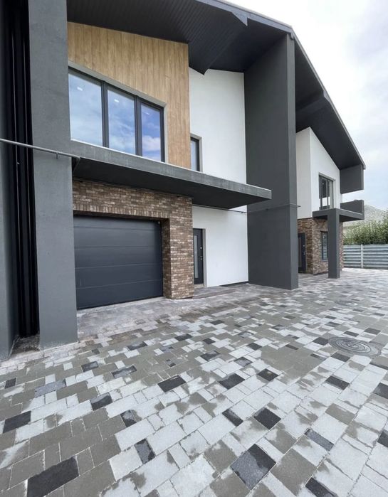 Сучасний ЗДАНИЙ таунхаус з гаражем. Вид на Вовчинецькі гори!