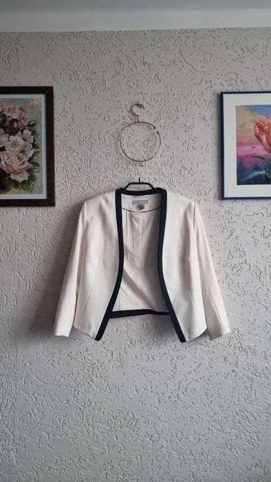 Elegancki krótki żakiet