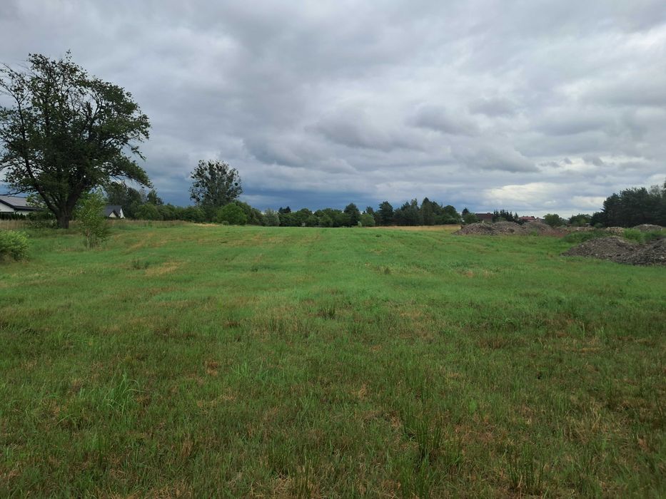 Sprzedam działkę budowlaną w Okszowie 13a