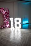 Wynajem LED „18” – podświetlana dekoracja na osiemnastkę 120 cm