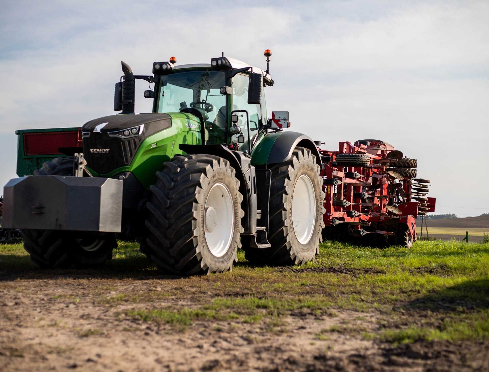 Wynajem ciągnika rolniczego Fendt 1050