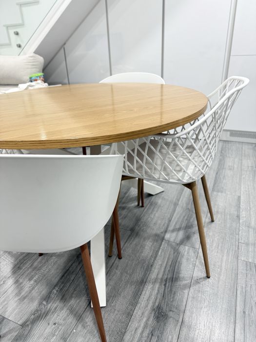 Mesa redonda + 4 cadeiras