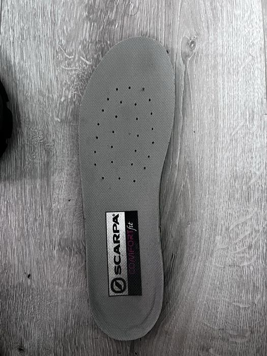 Трекінгові черевики