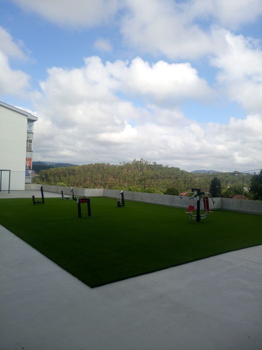 Relva sintética para desporto e outros