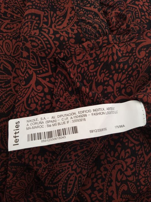 Blusa com padrão floral e com folhos - Lefties - Tamanho L - Nova!