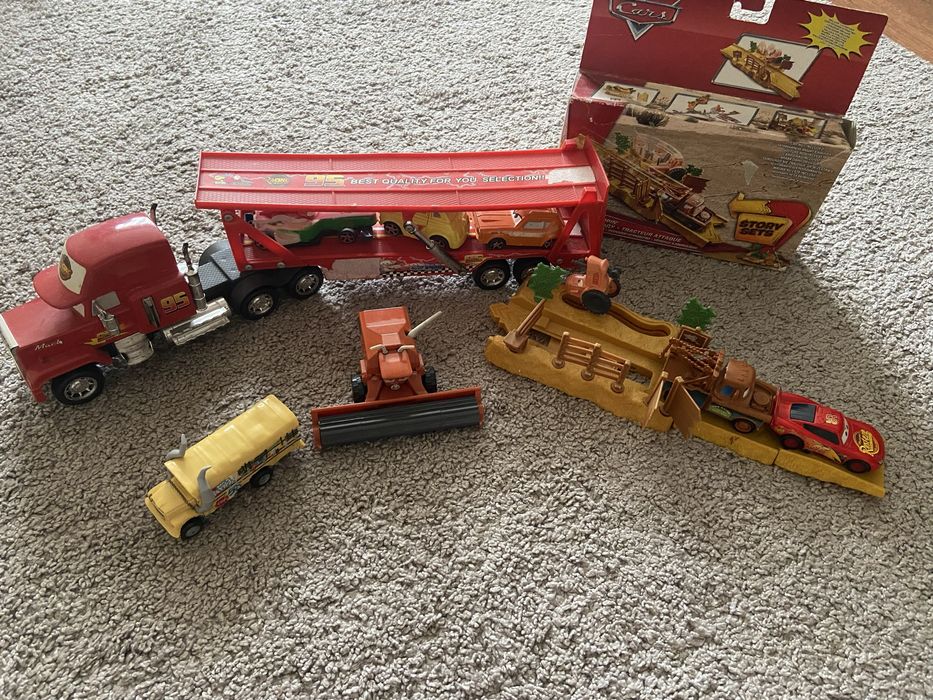 Машинки Блискавка Маквін комбайн Валєра