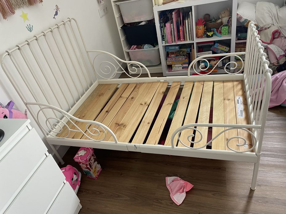 Cama de crianca extensivel, com colchões impecaveis!!