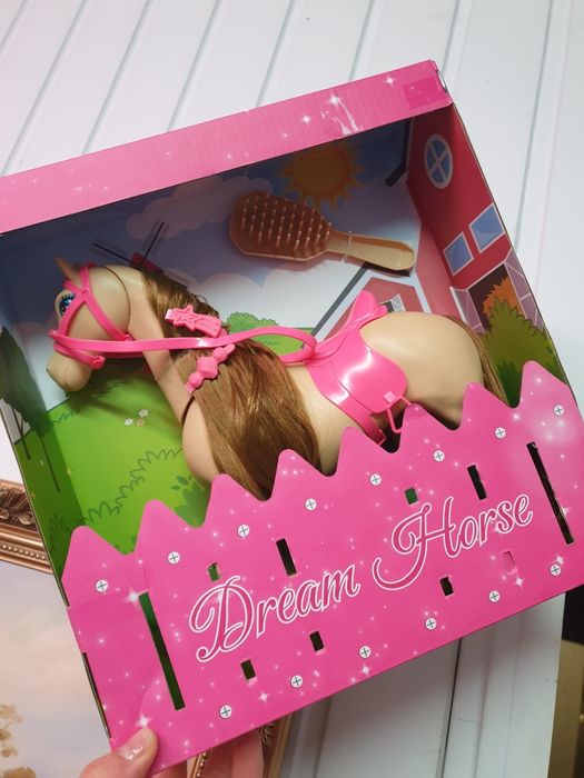 Duży kon do lalek barbie