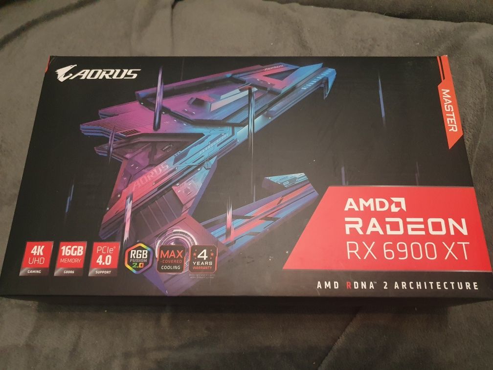 AMD RX 6900 XT AORUS na RTX 3080 Ti