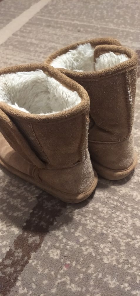 Buty emu roz UK8, 24, dł wkładki 16 cm