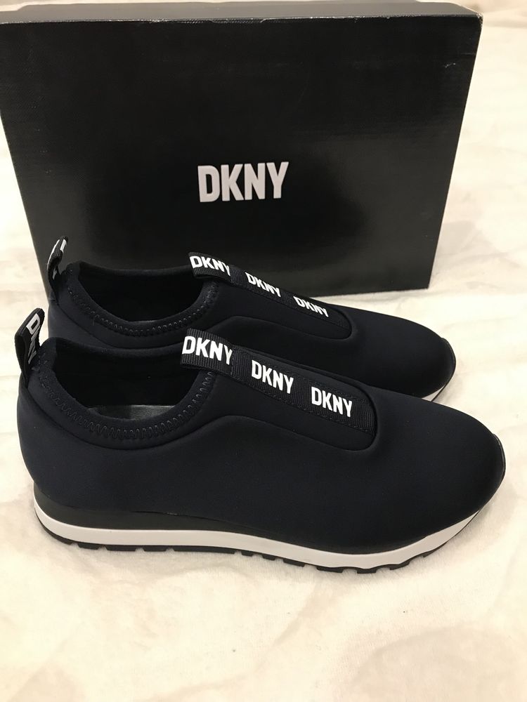 Продам женские кроссовки DKNY