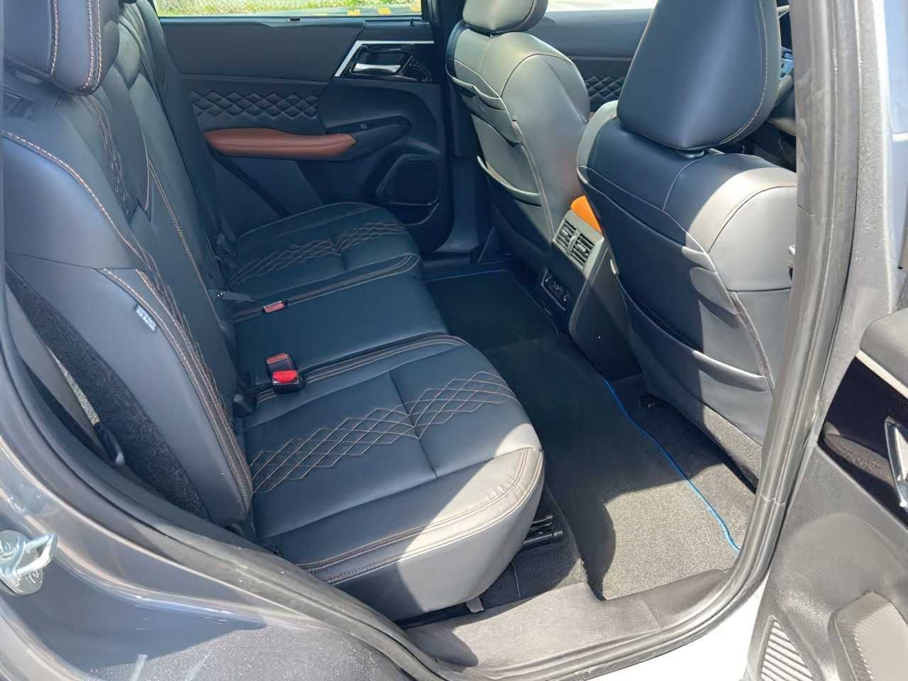 Mitsubishi Outlander PHEV SEL 2023