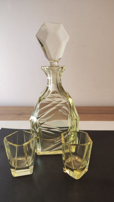 Karafka Art Deco, szkło, Czechosłowacja