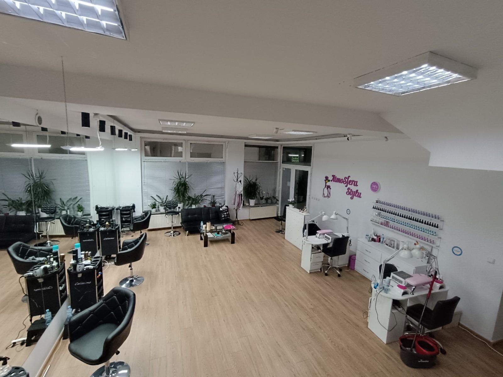 Odstąpię salon fryzjersko kosmetyczny