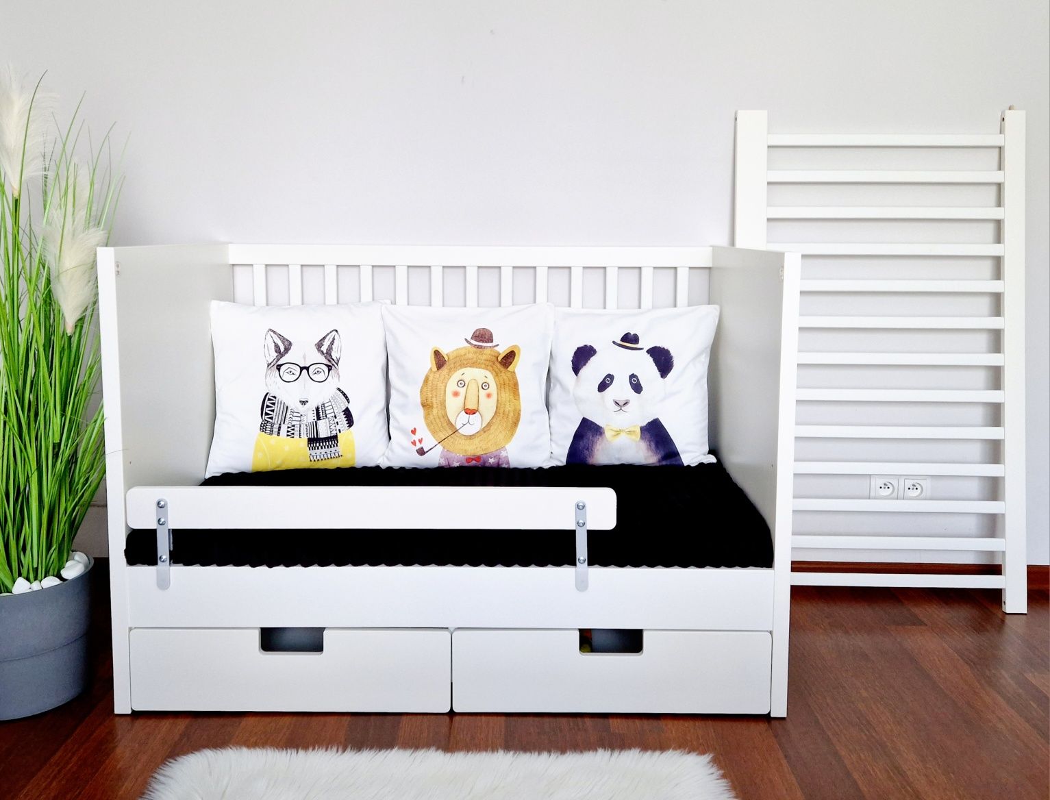 IKEA łóżeczko dla dziecka STUVA z materacem i barierką stan idealny