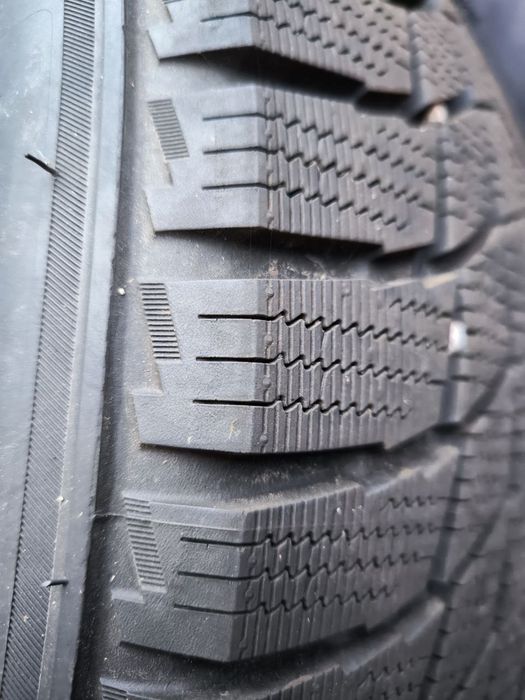 Резина  зима почти новая , покрышка зимняя  Snowlink triangle 215 65 r