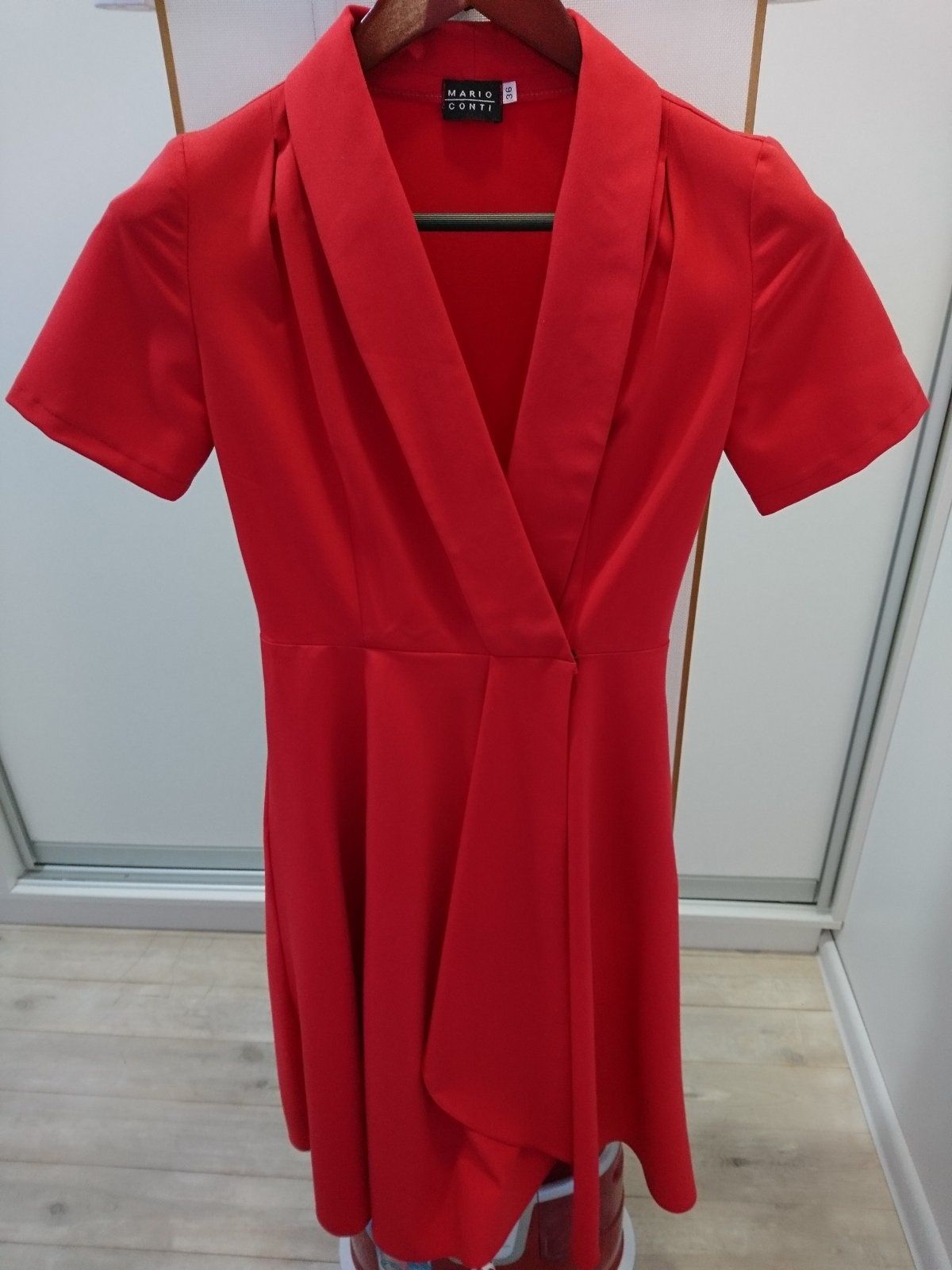 Распродажа гардероба! Красное платье Mario Conti / в горох/ пальто
