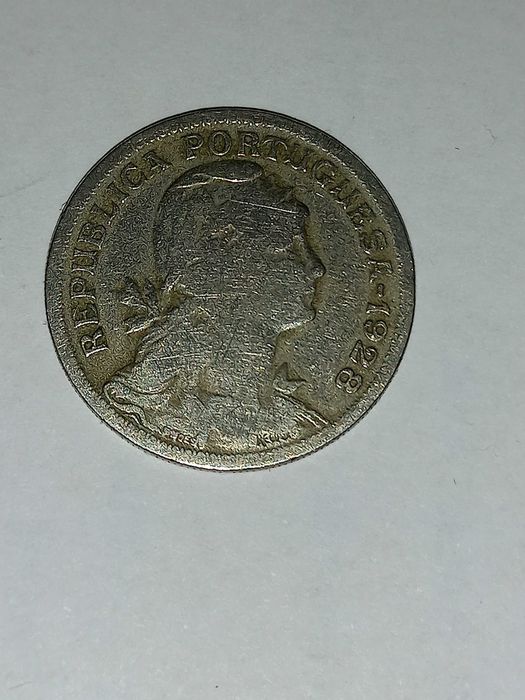 Moedas Antigas de 1 escudo e 50 centavos