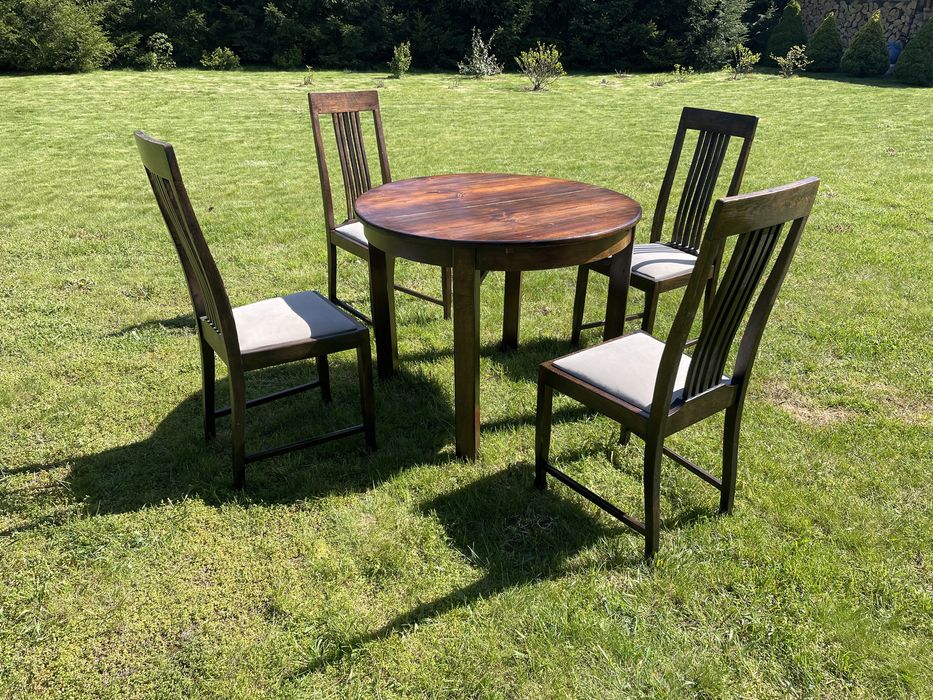Stół rozkładany + cztery krzesła