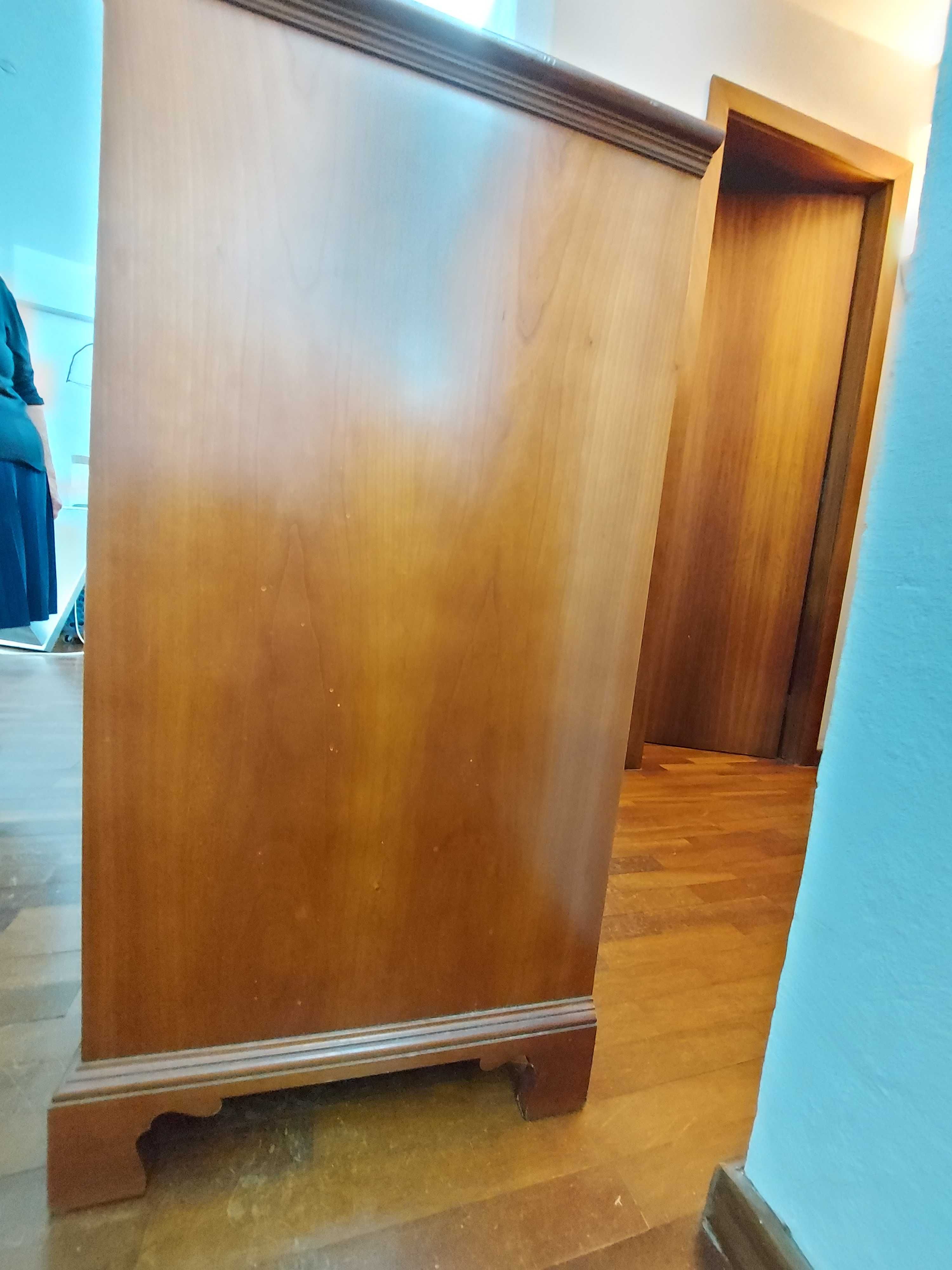 Movel de TV em madeira com 2 portas e arrumação
