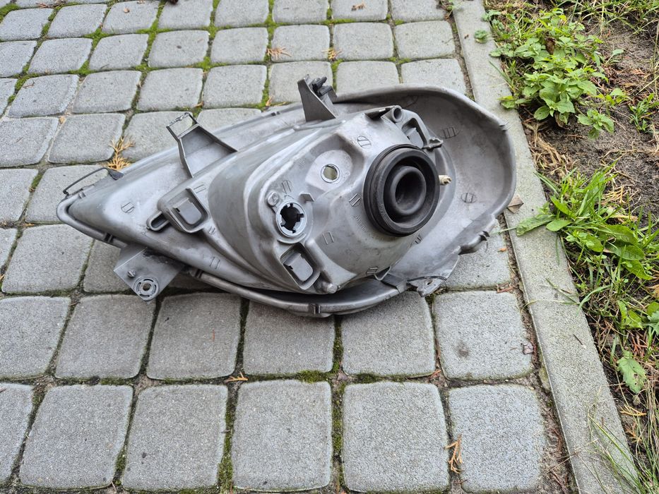 Przednie lampy renault trafick 2005