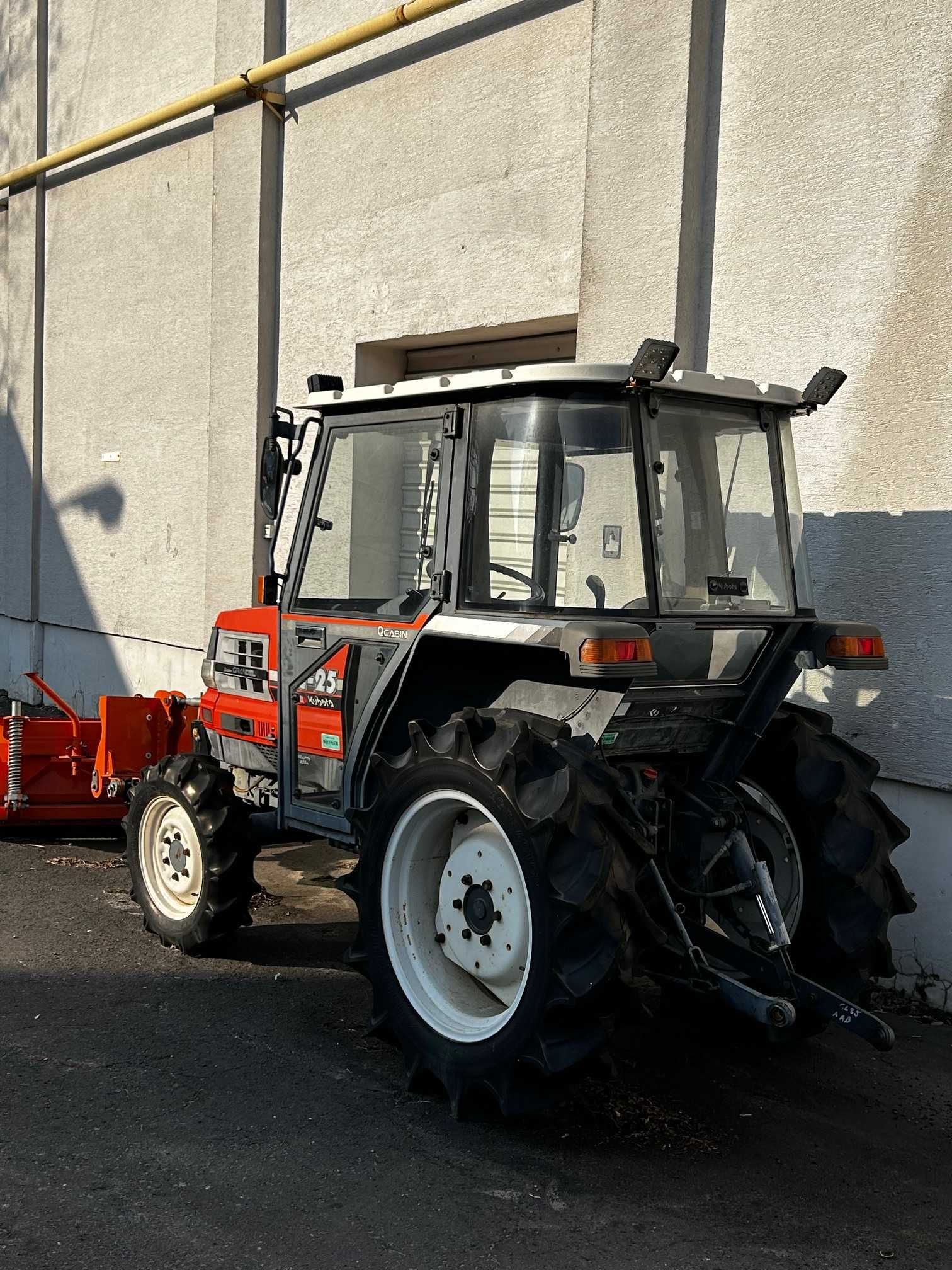 Mini traktor KUBOTA GL25D i pług śnieżny