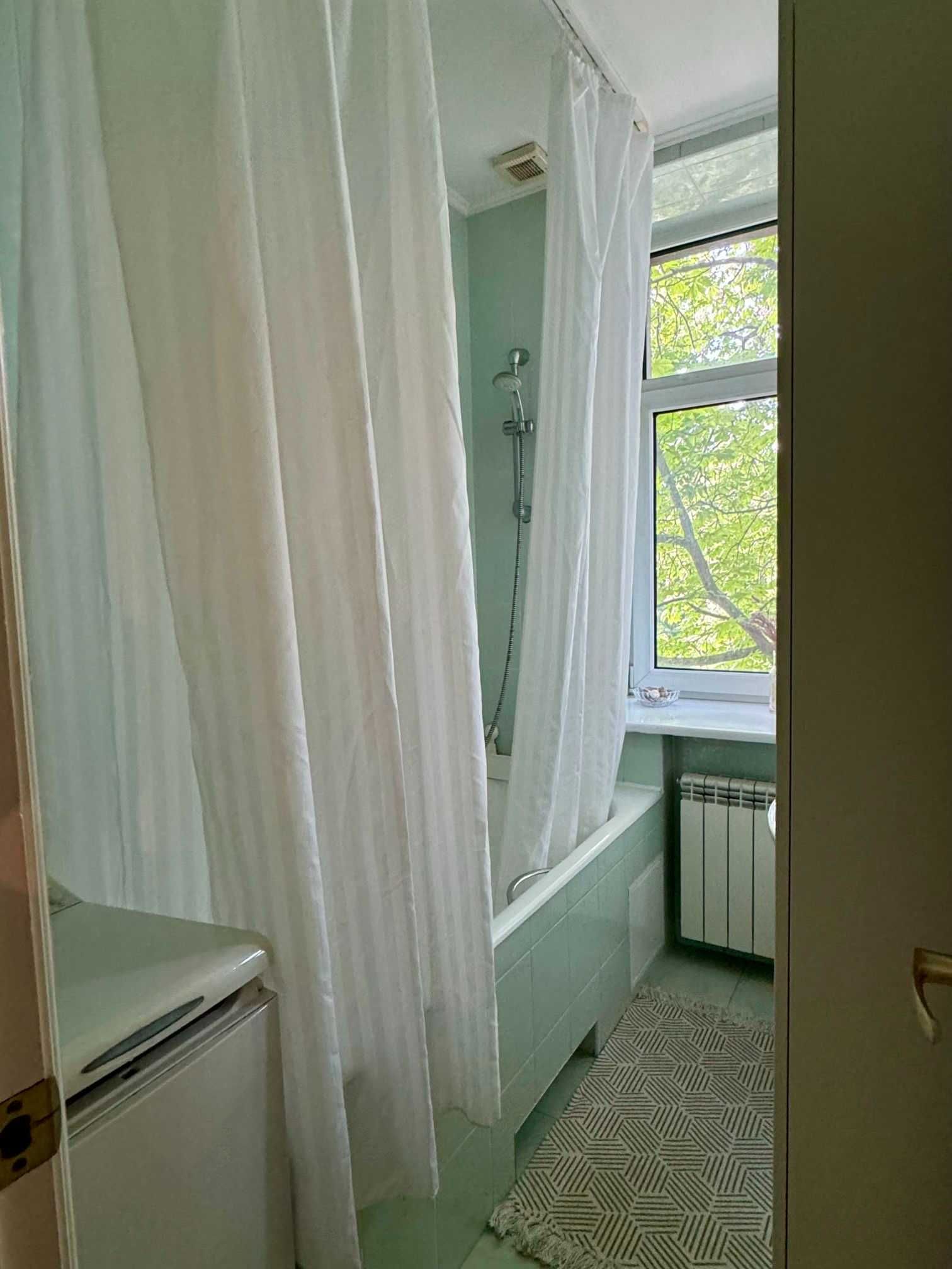 Здам без комісії трикімнатну у центрі на Скоропадського (Толстого), 25