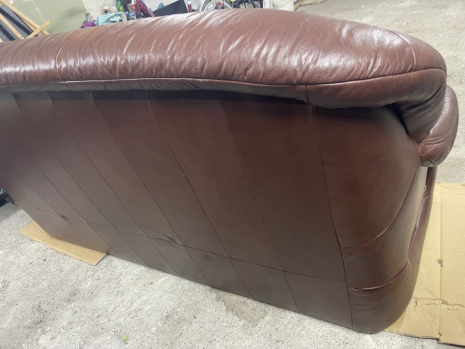 Шкіряний диван з кріслом-реклайнером