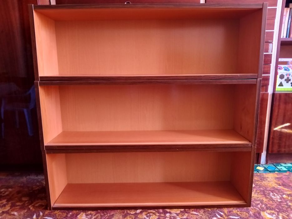 Полиці дерев'яні