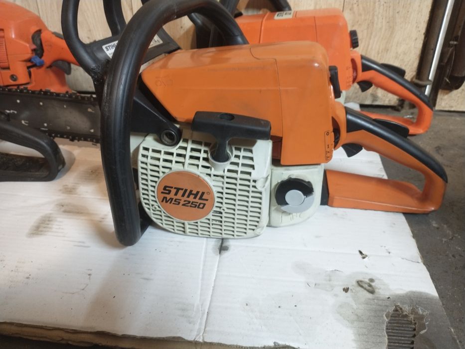 Piła spalinowa Stihl w dobrym stanie, widoczna na zdjęciach