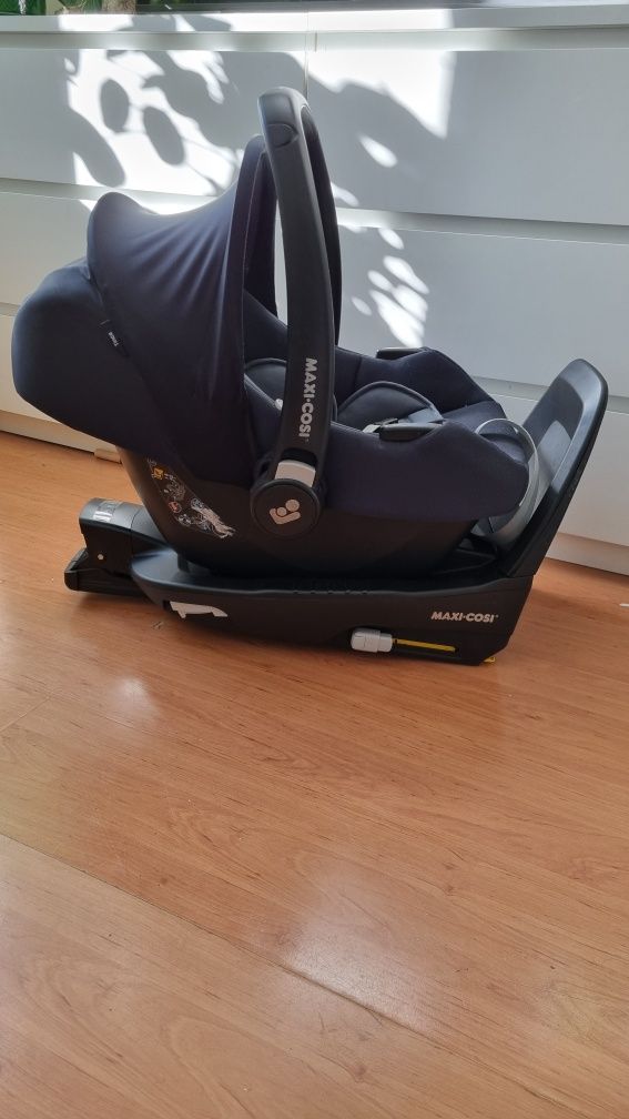 Fotelik/nosidło Maxi Cosi Tinca + baza isofix Family fix 3