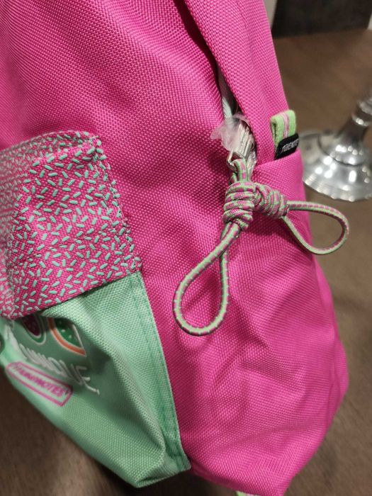 Mochila nova de menina