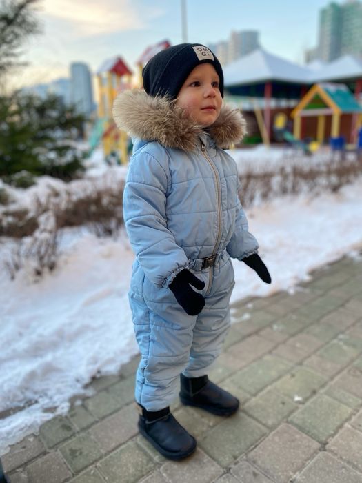 Зимний голубой комбинезон с мехом на 2 года