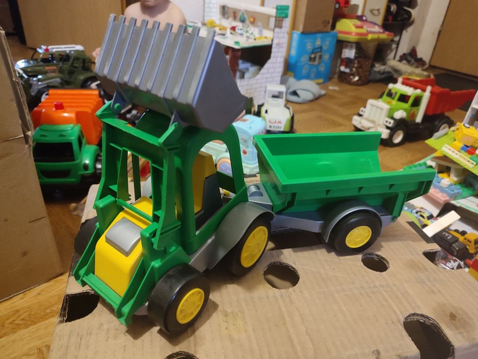 Продам отличный большой трактор