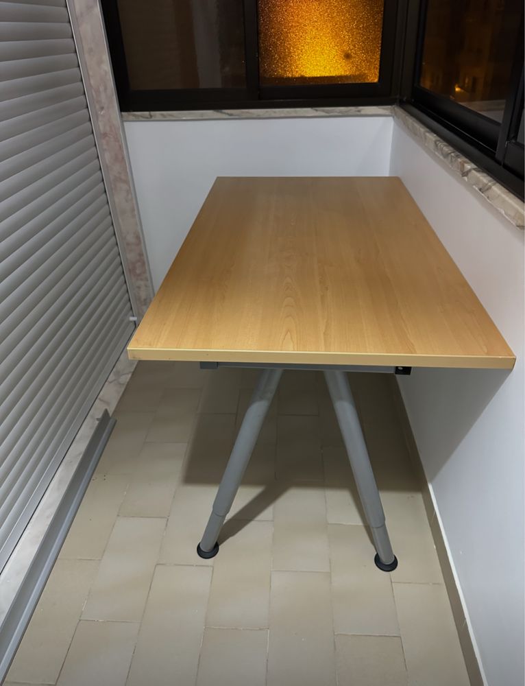 Secretaria com pes regulaveis em altura 120x70