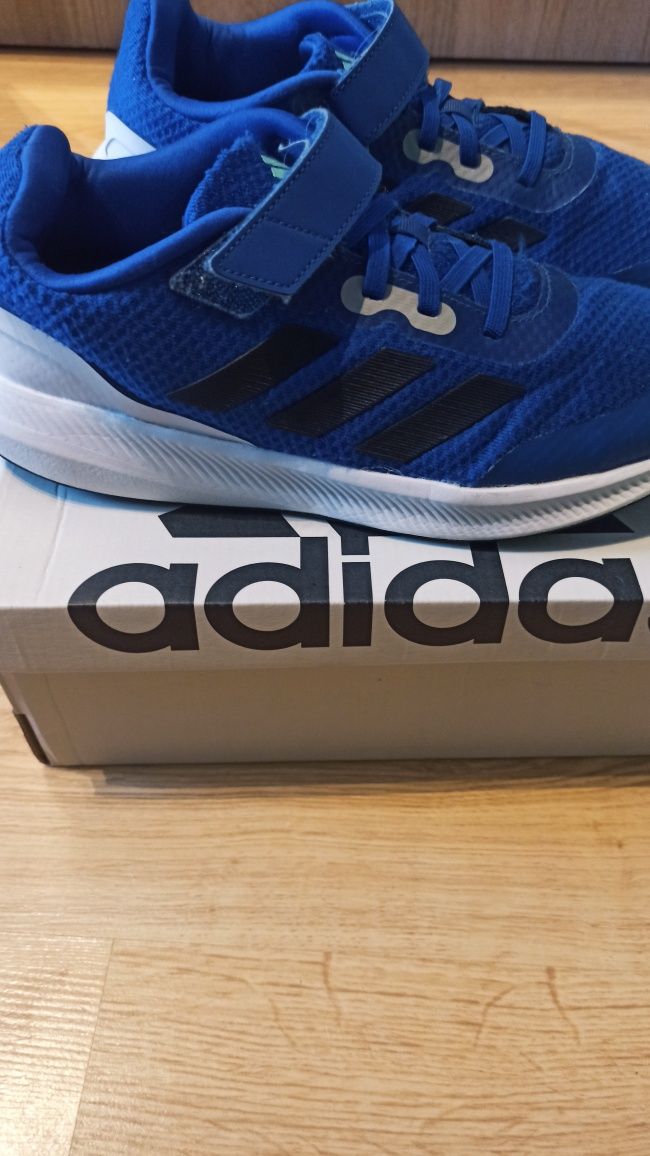 Buty Adidas dla chłopca rozmiar 39.5