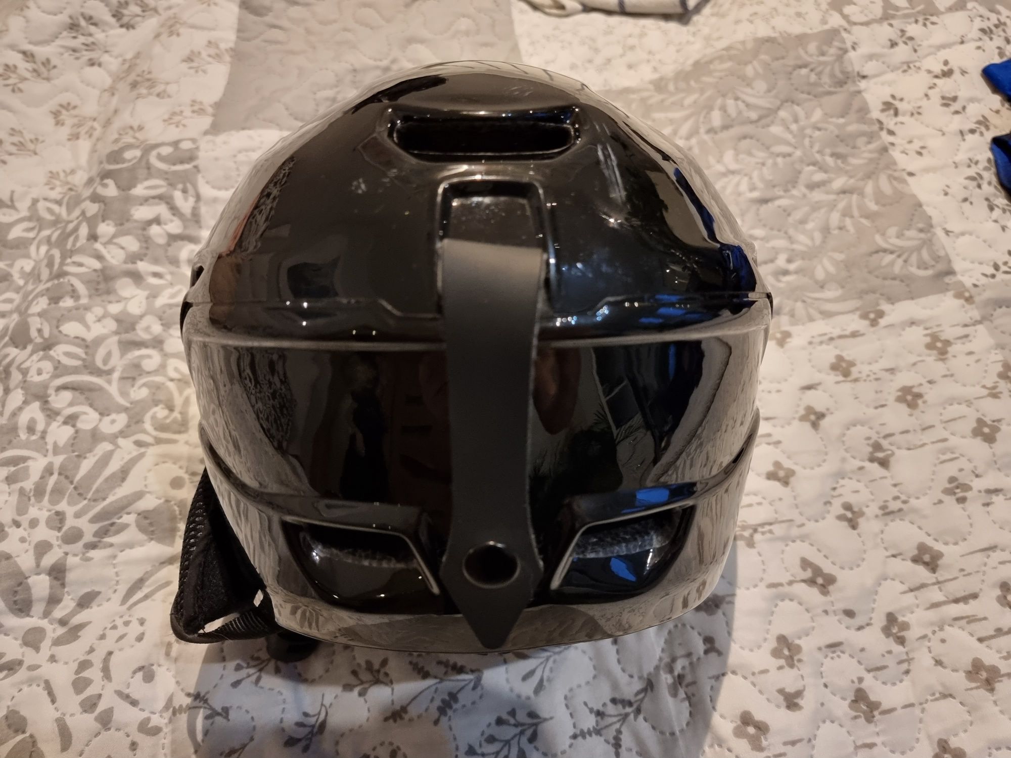 Kask narciarski UVEX (rozmiar S-L 55-59cm)