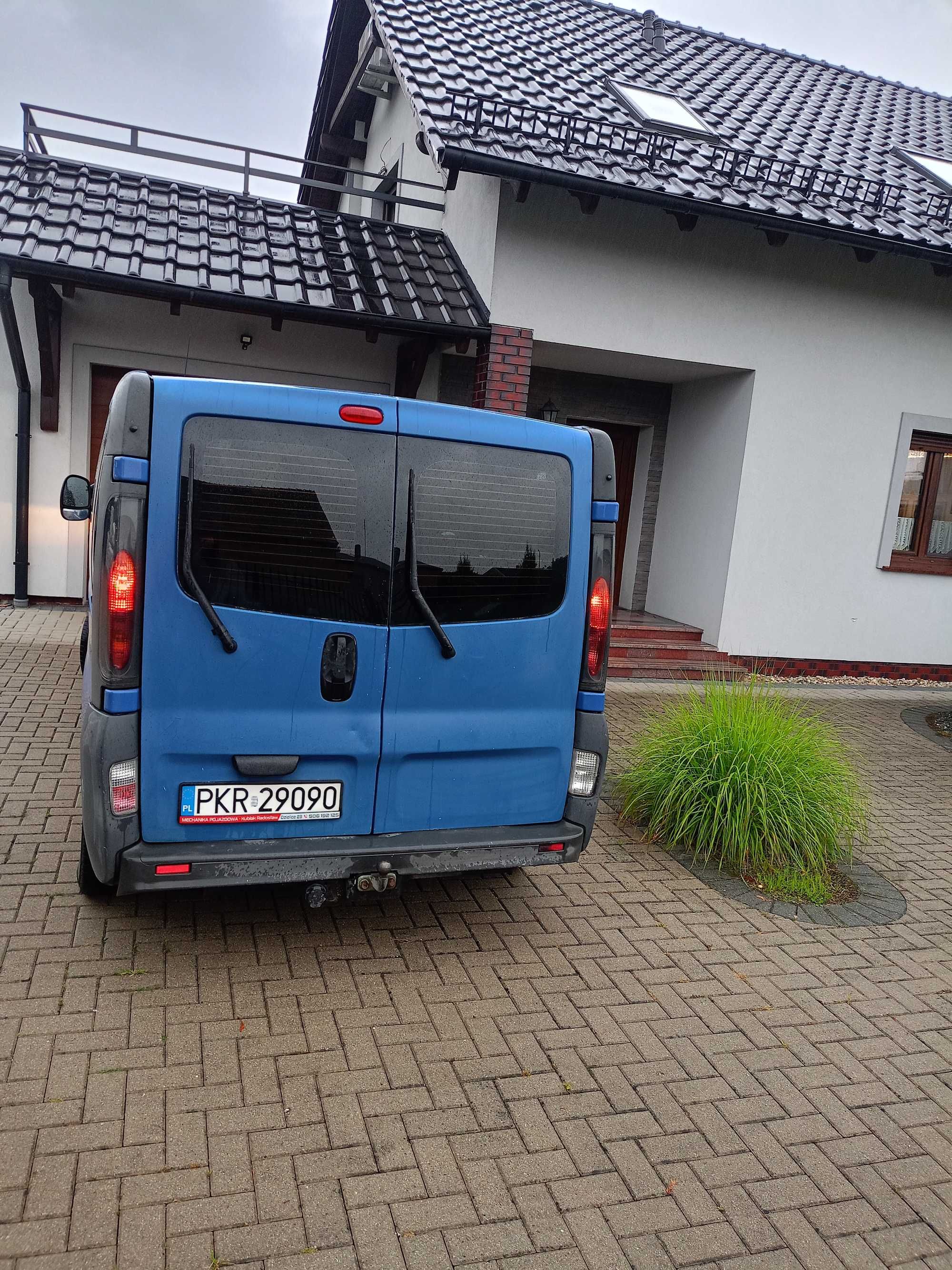 Nissan primastar 9 osobowy 2004 rok