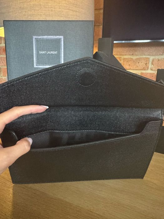 Czarna kopertówka Uptown  YSL Yves Saint Laurent