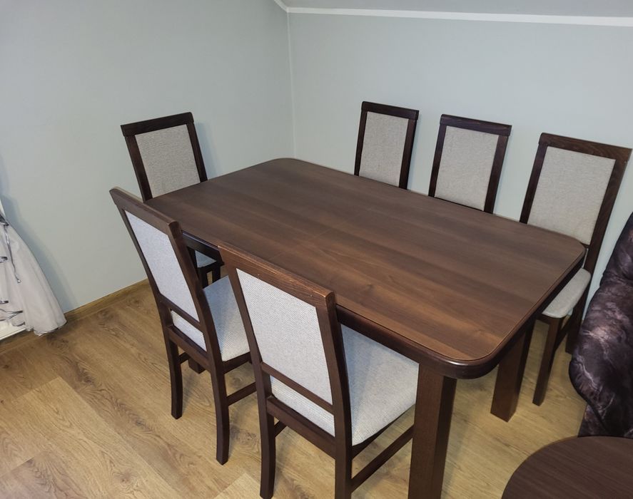 Stół z  krzesłami