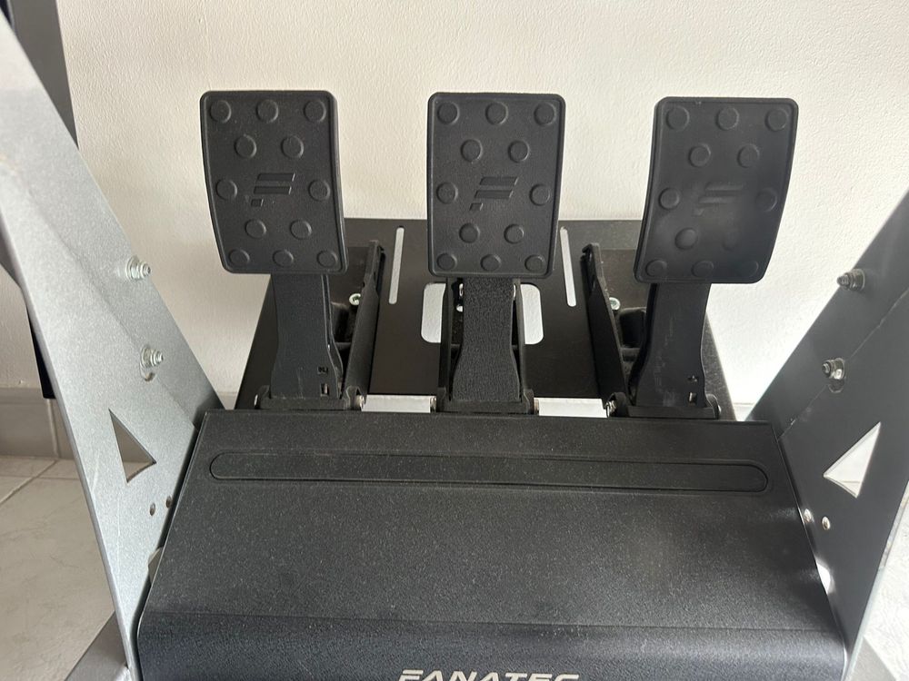 Base TS-Racer + Volante Ferrari F1 Add on + Pedais fanatec CSL elite