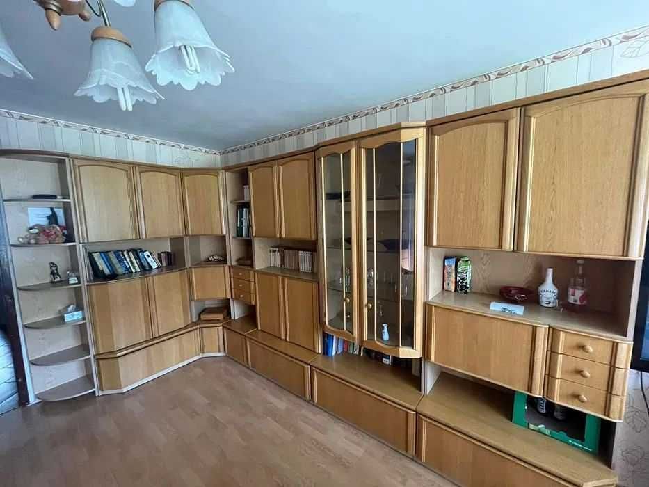 Solidne meble do salonu lub biura
