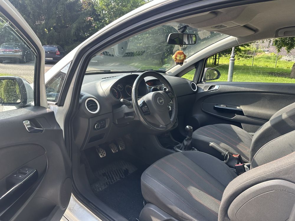 Opel Corsa D/ Pakiet OPC / 1.4 b / 2010r/Bogate Wyposażenie/ 2 Kpl.Kół