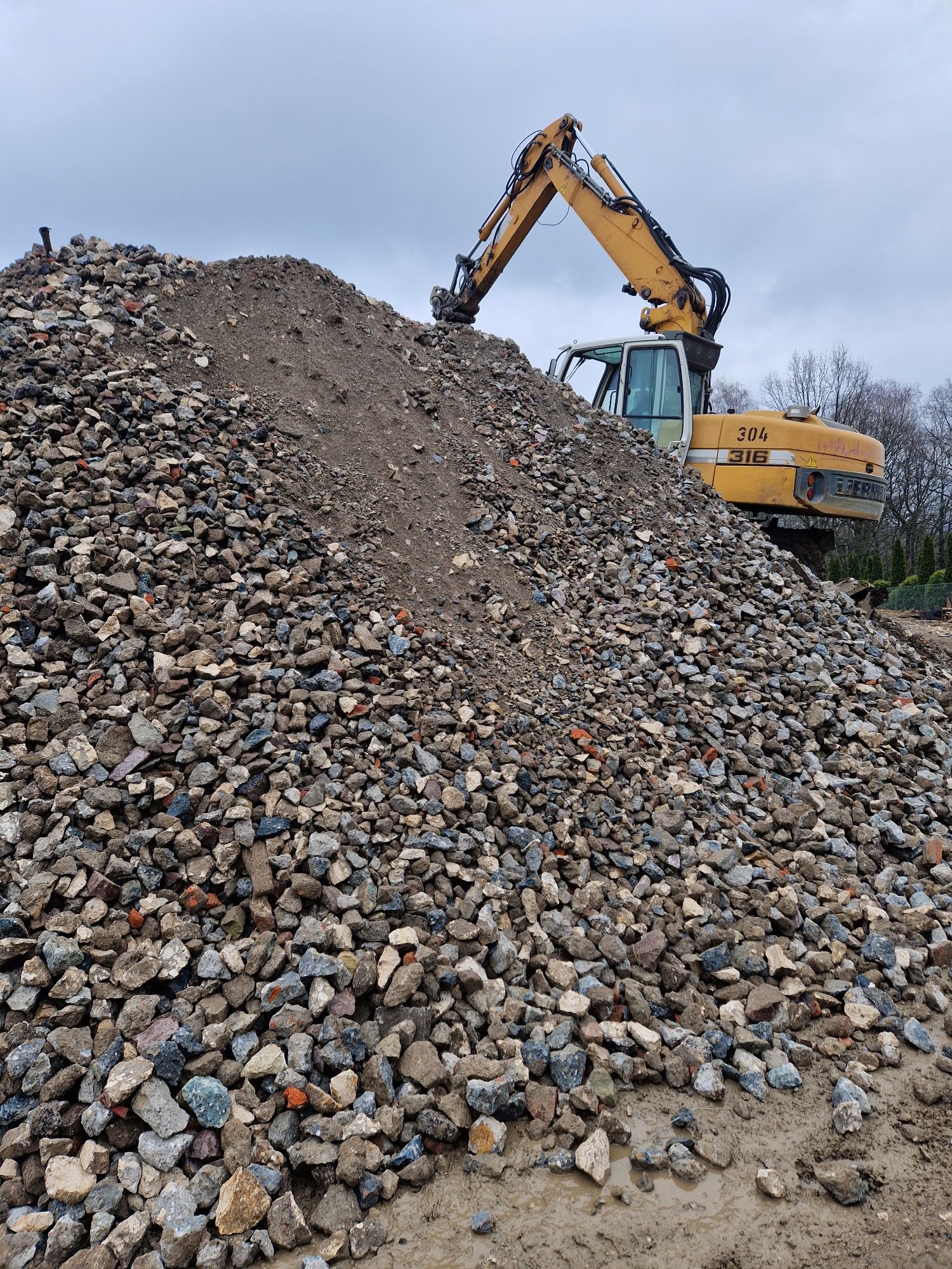 Beton kruszony kruszonka kruszywo betonowe gruz przekrusz Kraków