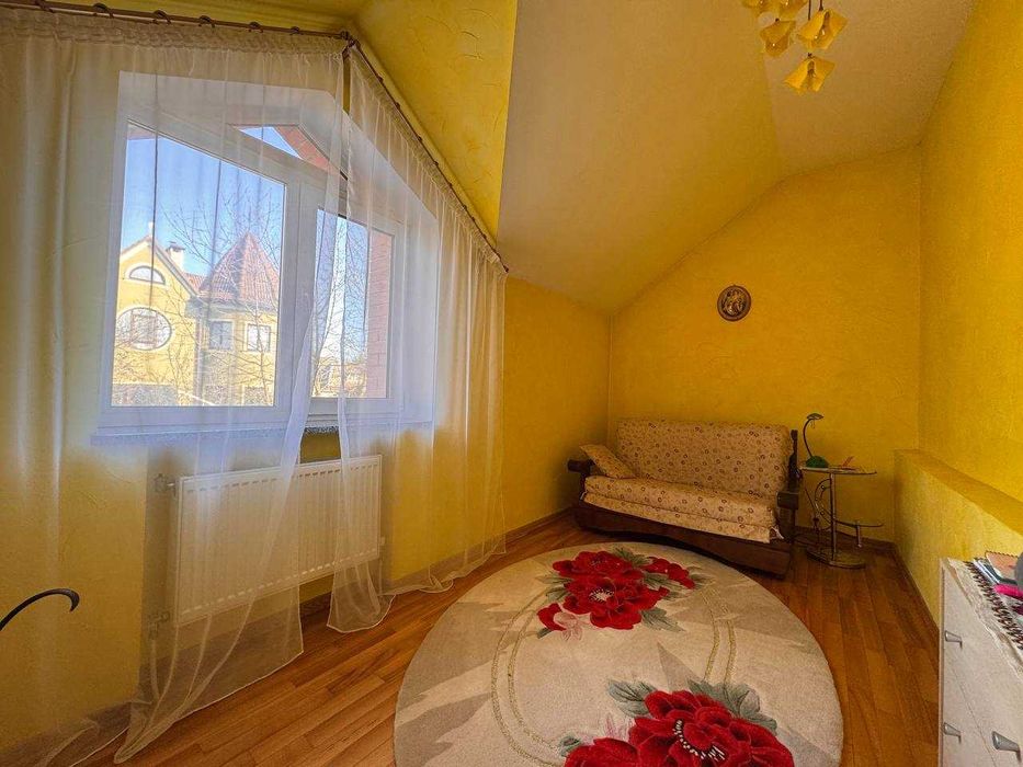 Продаж будинку з басейном. Без %
с.Чайки 
5 км до метро Житомирська