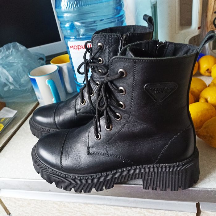 Ботинки кожаные.