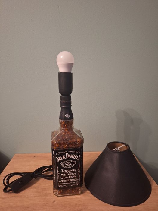 Lampka lampa nocna - butelka whisky Jack Daniel's czarna czarny klosz