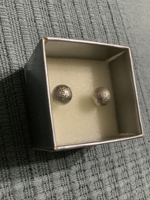 Nowe kolczyki koloru srebrnego kulki wkręty